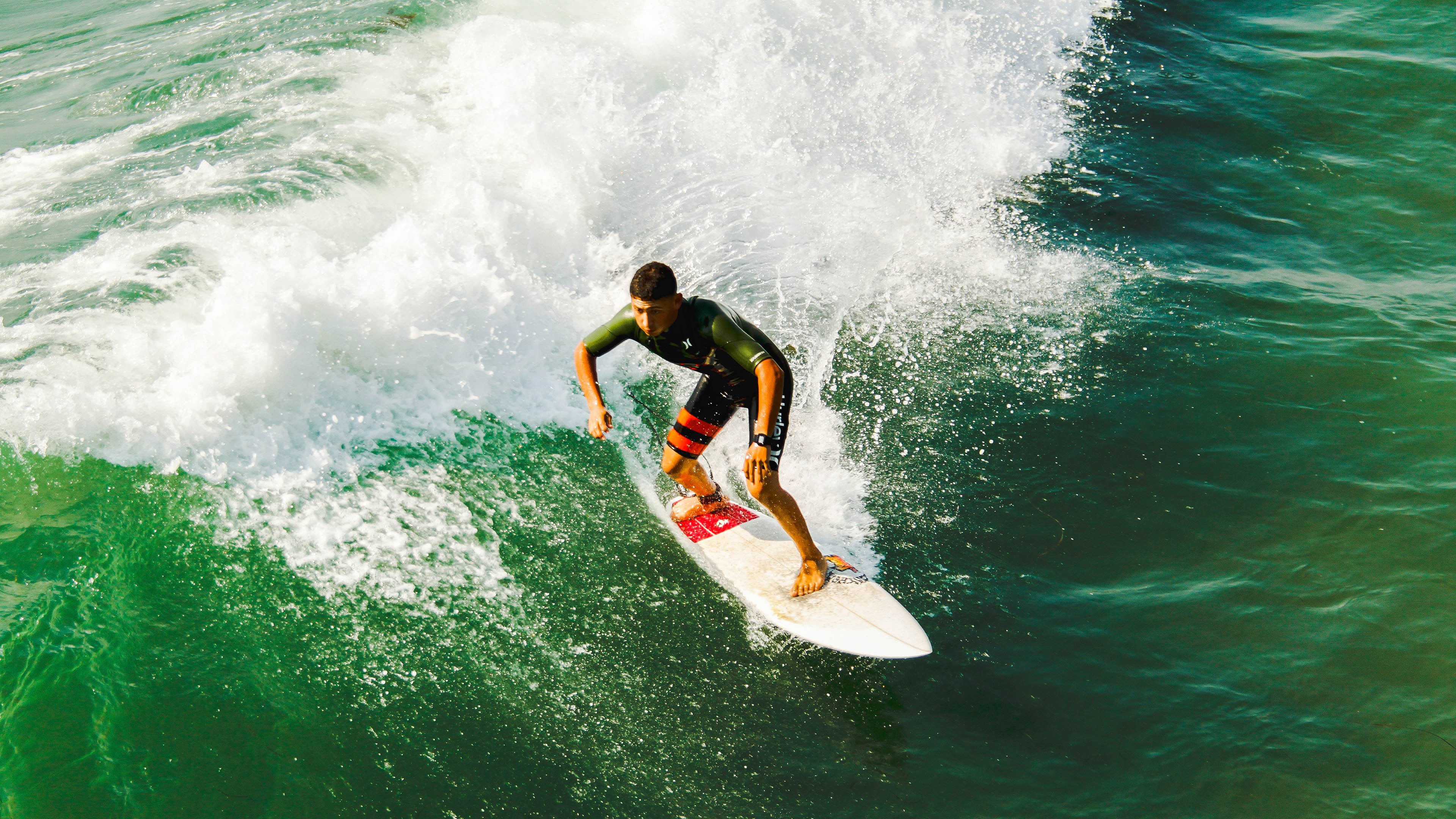 太阳横扫国王，霍勒迪点燃赛场，凤凰城升起的新曙光